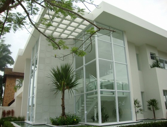 Loja de Porta de Alumínio Branco com Vidro Água Rasa - Porta de Alumínio Branco 80x210