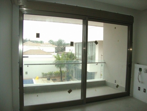 Valor de Porta de Alumínio com Vidro Vila Matilde - Porta de Alumínio para Banheiro